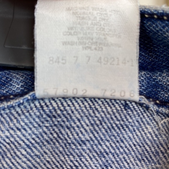 Vintage LEVI'S Women's Light Wash 57902-7206 Jeans USA Made - Picture 17 of 17